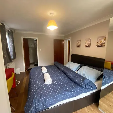 Stunning 2 Bedroom With Garden Sleep 6 Лондон Экстерьер фото