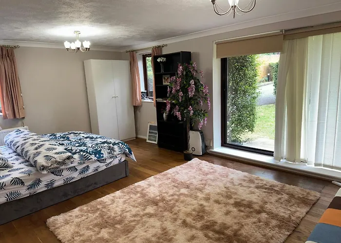 Stunning 2 Bedroom With Garden Sleep 6