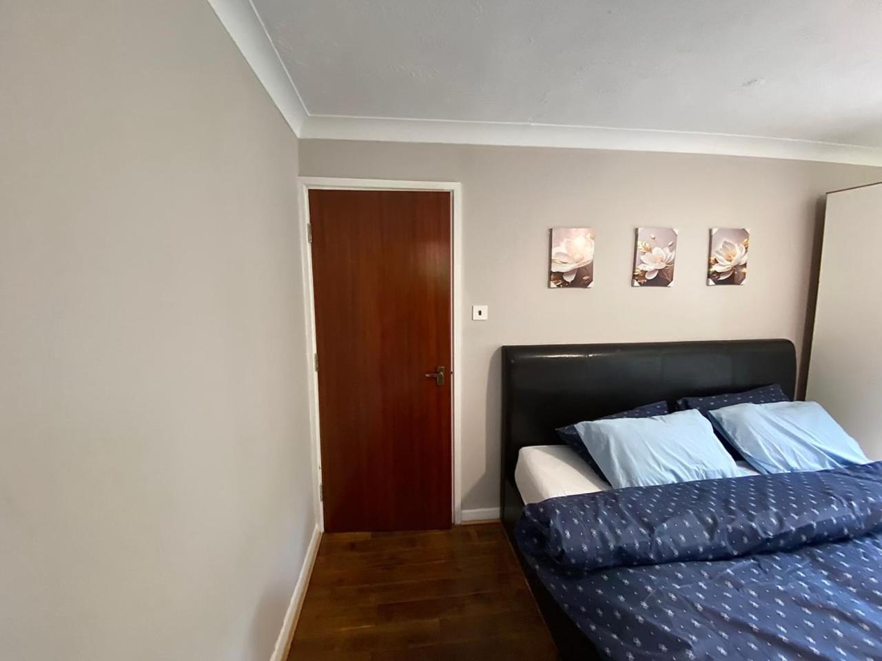 Апартаменты Stunning 2 Bedroom With Garden Sleep 6