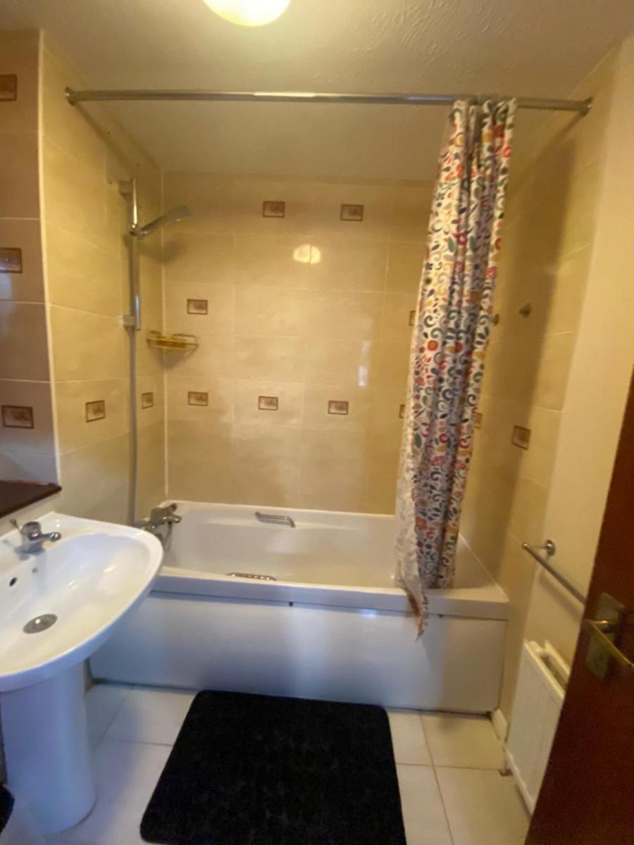 Апартаменты Stunning 2 Bedroom With Garden Sleep 6 *