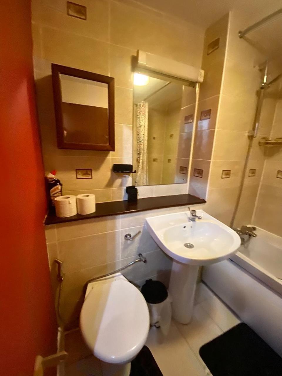 Апартаменты Stunning 2 Bedroom With Garden Sleep 6 *