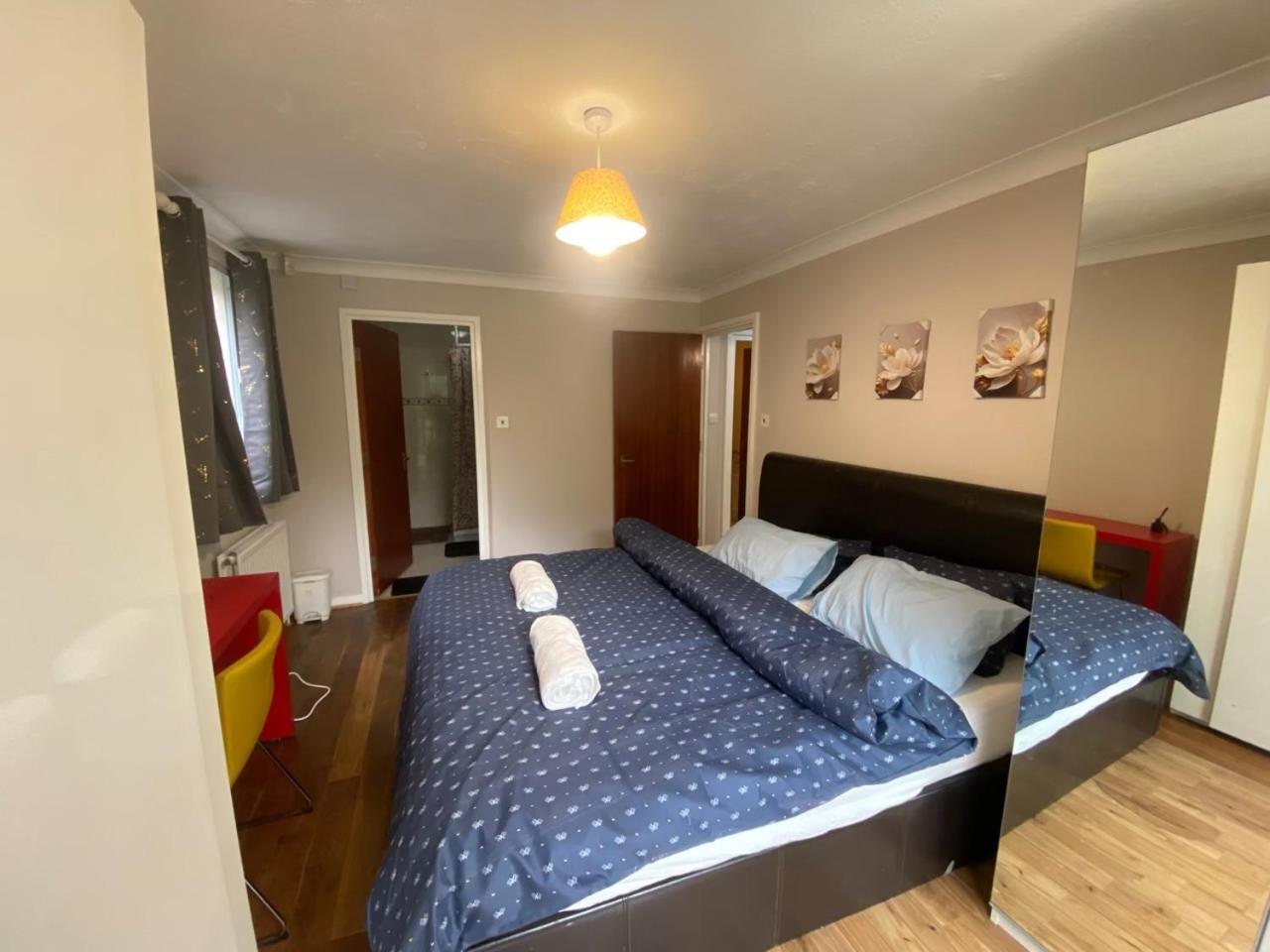 Апартаменты Stunning 2 Bedroom With Garden Sleep 6 *